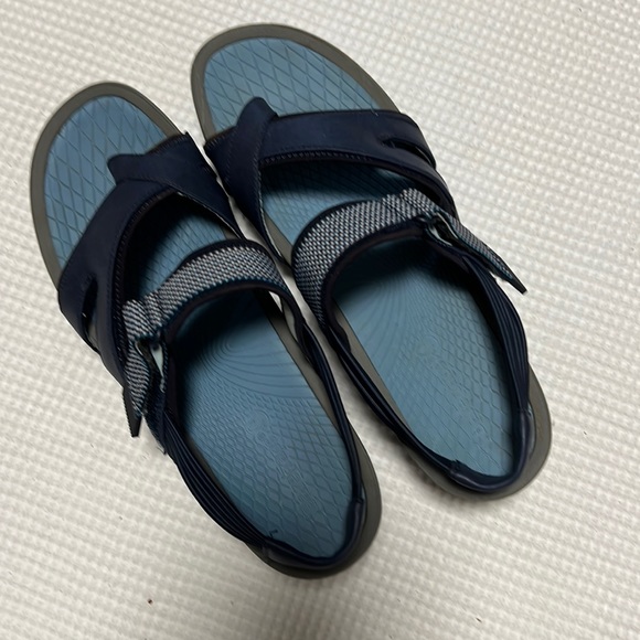 Baretraps Waterproof Sandals - Picture 1 of 9